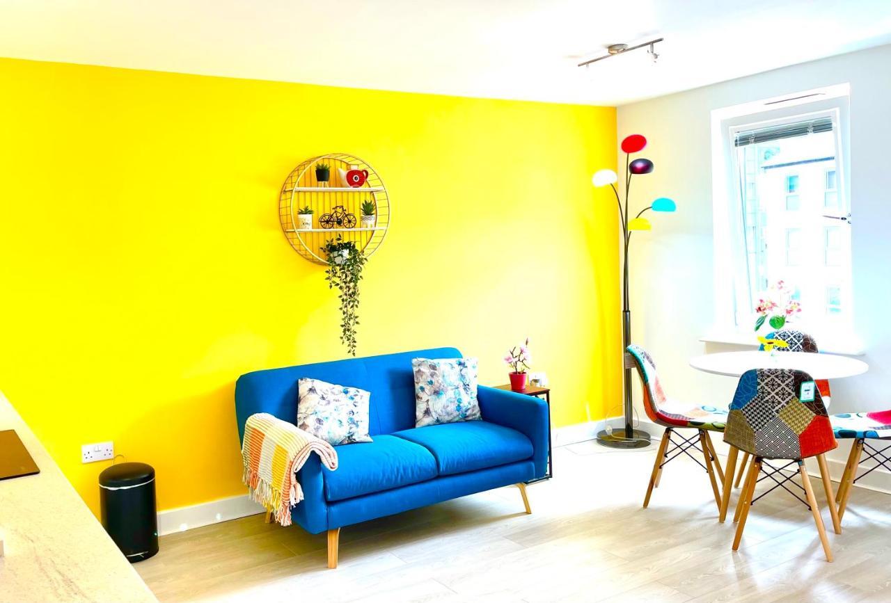 Modern Townhouse, Sleeps 4 With Parking Wakefield Exterior foto
