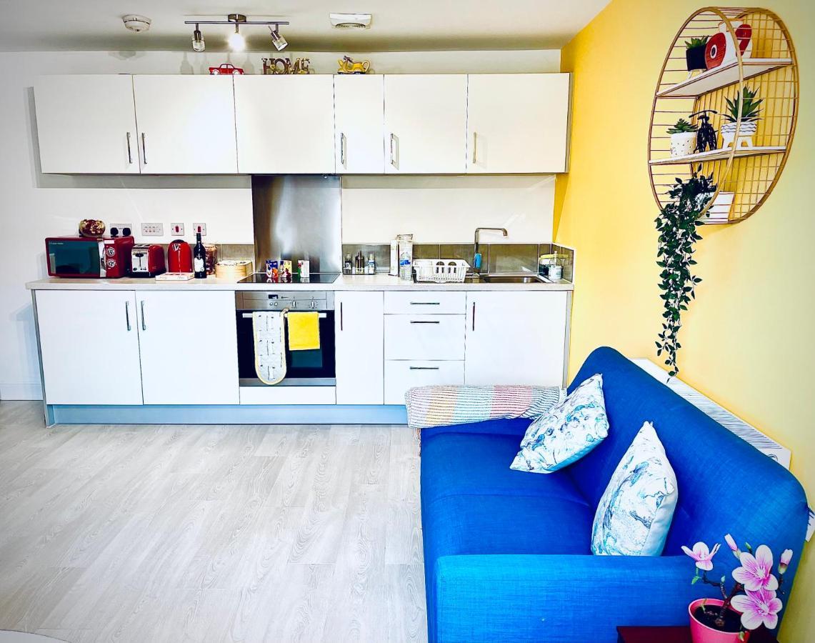 Modern Townhouse, Sleeps 4 With Parking Wakefield Exterior foto
