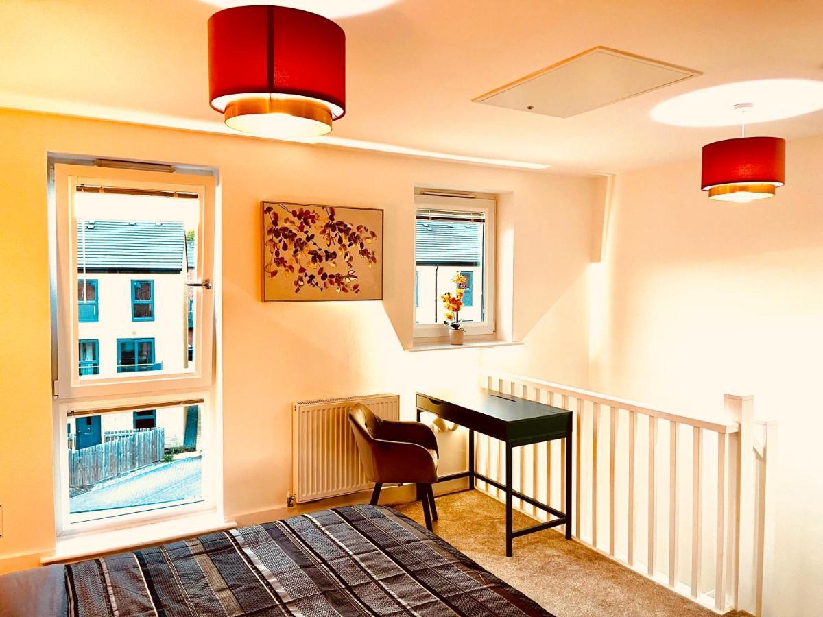 Modern Townhouse, Sleeps 4 With Parking Wakefield Exterior foto